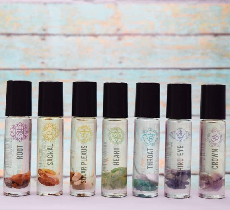 Chakra Oil Set - 7 Chakras Aromatherapy Oils with Healing Crystals, Yoga Meditation Altar Spiritual Gift