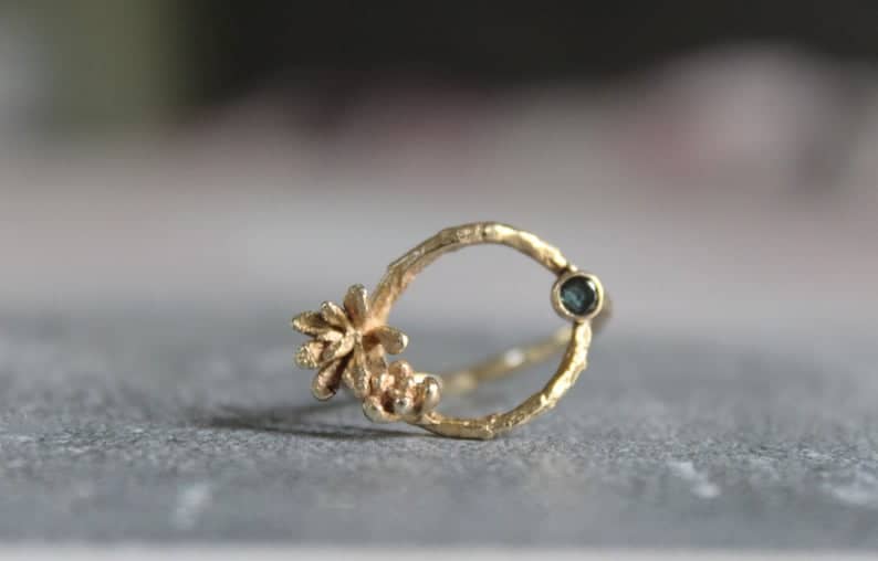 London blue gold ring ,14k solid gold open circle ring, Gemstone gold ring, Alternative engagement ring