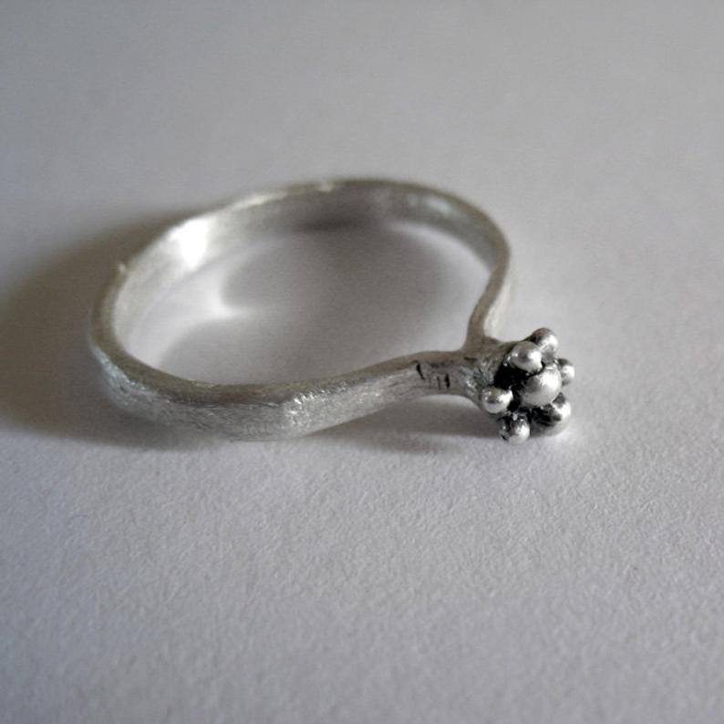 Minimal dots ring in sterling silver. Handmade, oxidized. US size 6.8 Rings for women, gift for mother